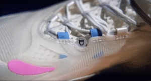 Li-Ning Wade 808 5 Ultra tested in hand - lace cables