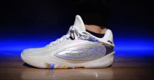 Li-Ning Wade 808 5 Ultra tested in hand - looks